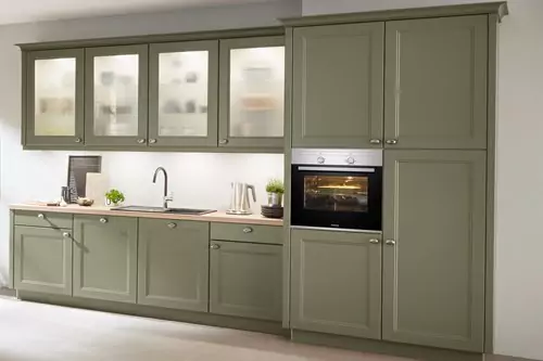 A PRACTICAL KITCHEN IN NATURAL COLOURS