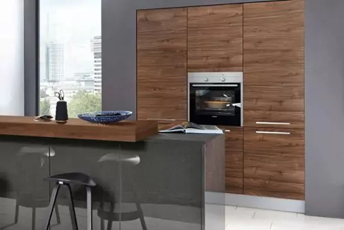 A FASHIONABLE KITCHEN DESIGN WITH STRAIGHT LINES