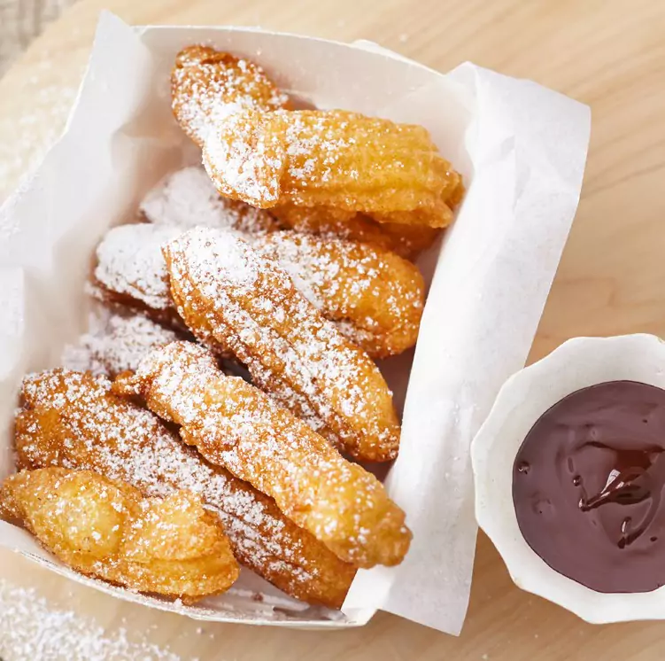 Churros με άχνη και dip σοκολάτας