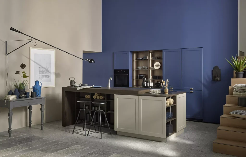 Ravenna Lack – Τάσεις 2026 Nolte Küchen σε Greige και Blueberry soft matt, φυσικό στυλ με country αισθητική
